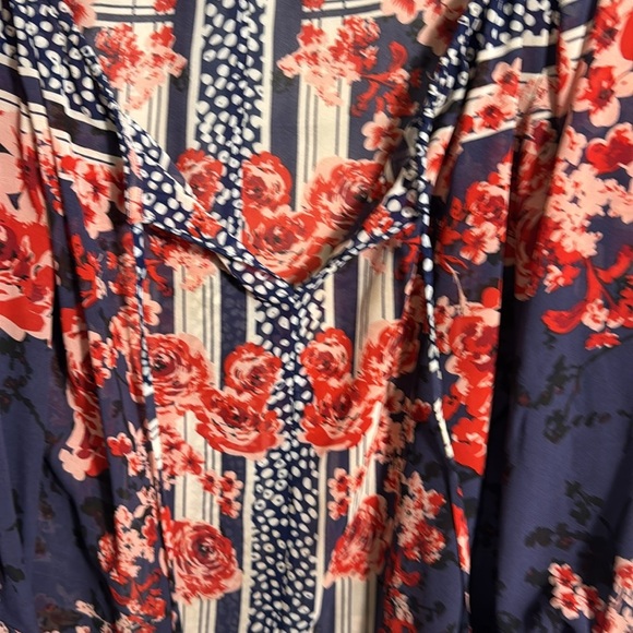 Guess blouse women’s xl Floral‎ Navy and Red Women's Top lightweight semi sheer - Picture 4 of 11